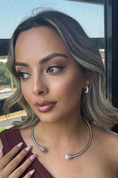 Gümüş Renk Aslan Figürlü İnci Detaylı Metal Choker Kolye