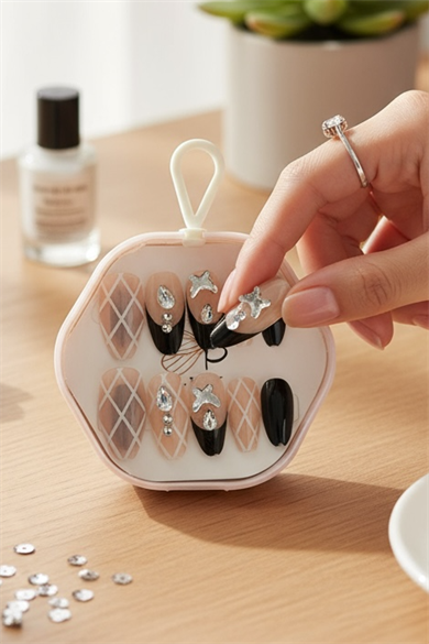 12li Siyah Ve Bej Renk Taş Detaylı Takma Tırnak Set (Yapıştırıcılı)