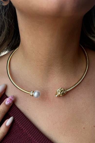 Altın Renk Aslan Figürlü İnci Detaylı Metal Choker Kolye