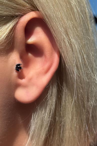 Gümüş Renk Taş Detaylı Çelik Tragus/Kıkırdak Küpe/Piercing (Tek)