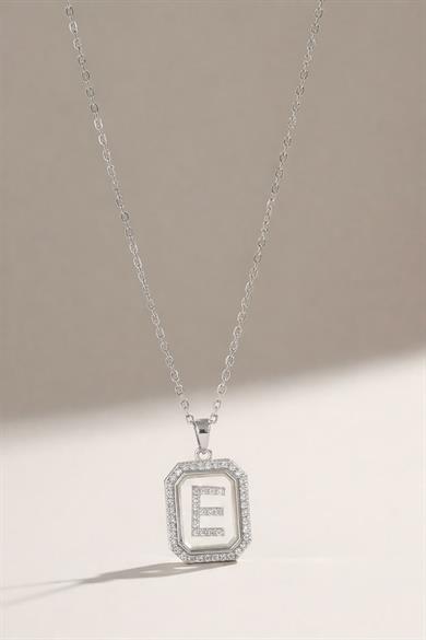 Gümüş Renk E Harf Taş Detaylı Çelik Kolye