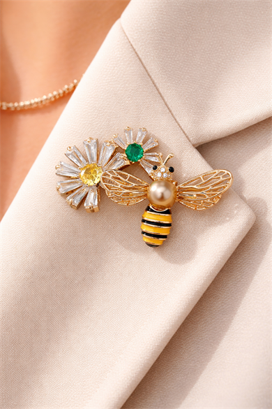 Karışık Renk Arı Ve Çiçek Figürlü Taşlı Broş  