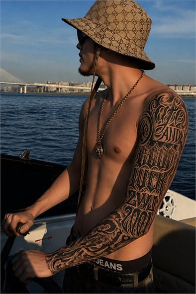 Yazı Detaylı Sonradan Kararan Yarı Kalıcı Geçici Kol Dövme Tattoo
