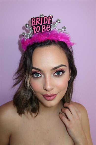 Fuşya Renk Tüylü Bride To Be Yazılı Tarak Taç 