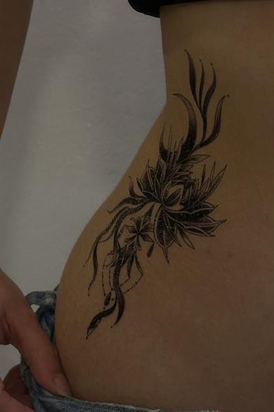 Geçici Ay Ve Çiçek Figürlü Dövme Tattoo