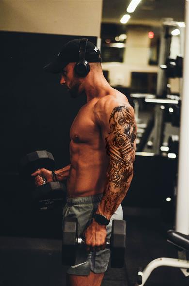 Geçici Kadın ve Silah Dövme Tattoo