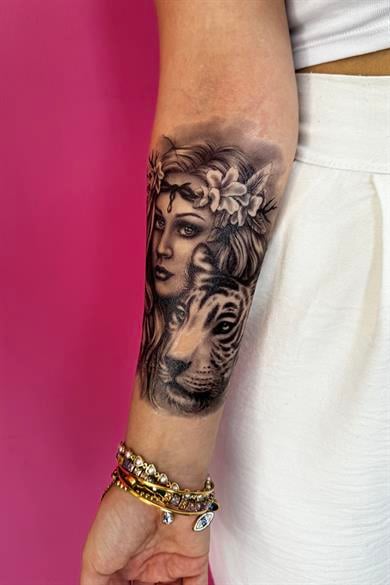 Geçici Kaplan Ve Kız Figürlü Dövme Tattoo