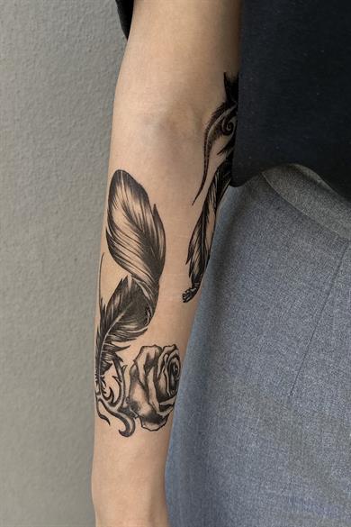 Geçici Tüy Ve Gül Figürlü Dövme Tattoo