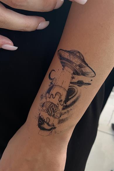 Geçici Uzay Mekiği Figürlü Dövme Tatto