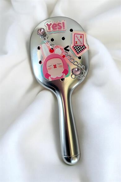 Gümüş Renk Charmlı Saç Tarama Fırçası/ Tarak