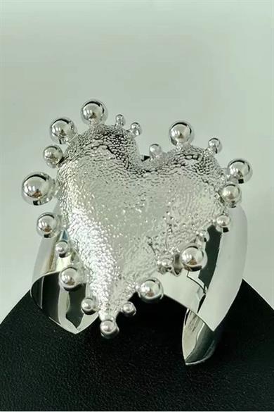 Gümüş Renk Kalp Figürlü Kelepçe Bileklik