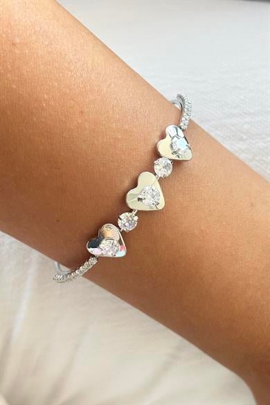 Gümüş Renk Kalp Figürlü Taş Detaylı Kelepçe Bileklik