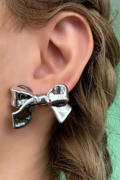 Gümüş Renk Kurdele Figürlü Küpe (Çift)