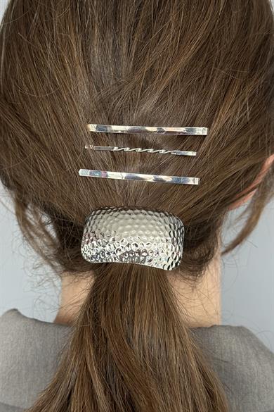 Gümüş Renk Metal Detaylı Lastik Ve Tel Toka Set