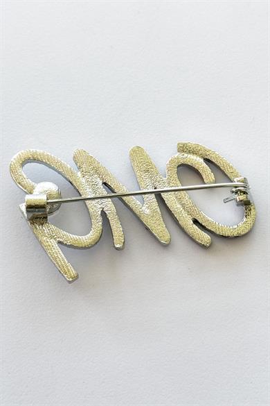 Gümüş Renk Omg Yazılı Taşlı Broş