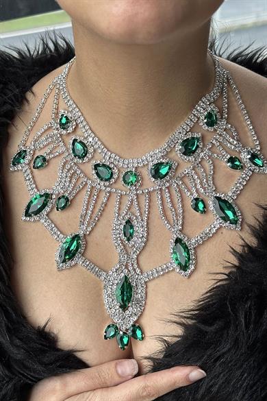 Gümüş Renk Yeşil Taş Detaylı Tasarım Kolye