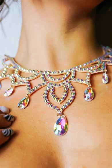 Hologramlı Taş Detaylı Tasarım Kolye