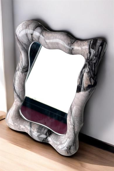 Karışık Renk Çerçeve Detaylı Masa Aynası