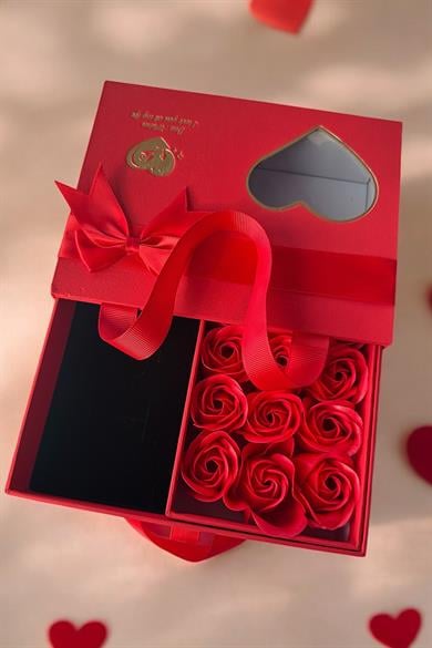 Kırmızı Renk Gül Detaylı Hediye Kutusu