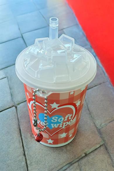 Kırmızı Renk Kalp Figürlü Anahtarlık Detaylı Kutulu Islak Mendil