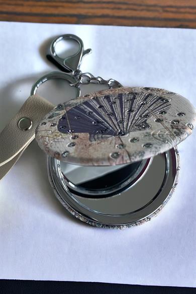 Krem Renk Deniz Kabuğu Figürlü Cep Aynası/ Anahtarlık