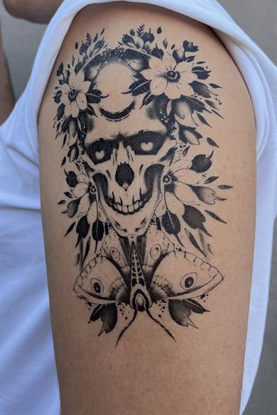 Kurukafa ve Çiçek Modelli Geçici Dövme Tattoo