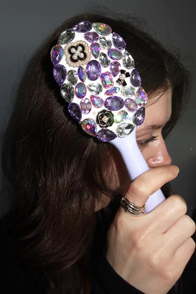 Mor Renk Taş Ve İnci Detaylı Saç Tarama Fırçası/ Tarak