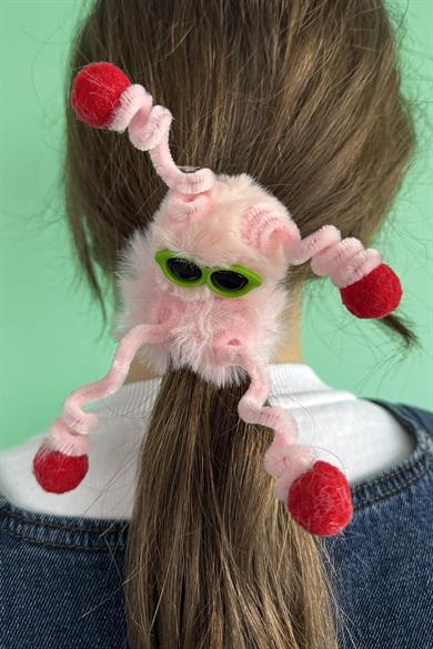 Pembe Renk Canavar Figürlü Gözlük Detaylı Peluş Simit Toka