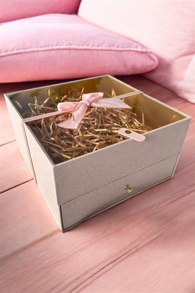Pembe Renk Çekmece Detaylı Hediye Kutusu
