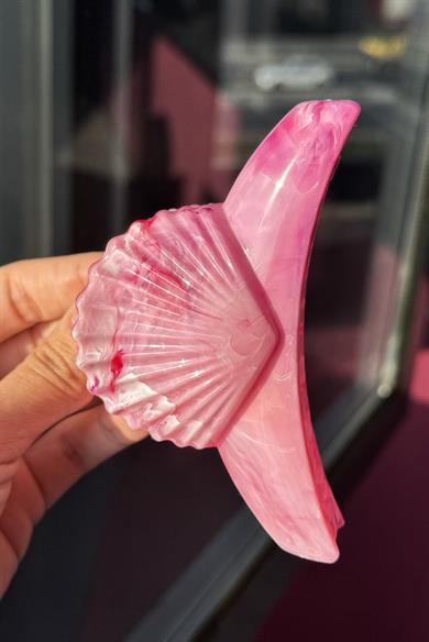 Pembe Renk Deniz Kabuğu Figürlü Kemik Mandal Toka
