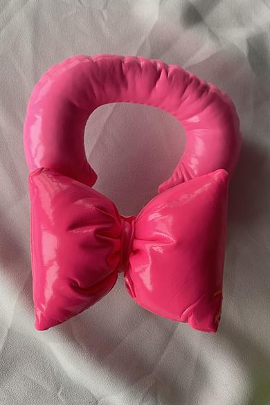 Pembe Renk Fiyonk Figürlü Telefon Aksesuarı