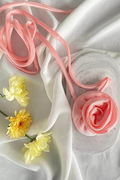 Pembe Renk Gül Detaylı Choker Kolye