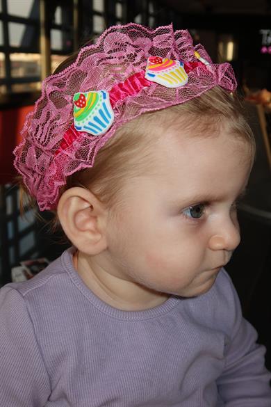 Pembe Renk Kek Figürlü Çocuk Saç Bandı