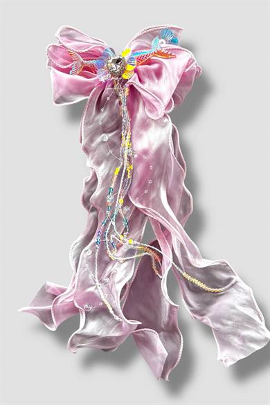 Pembe Renk Kurdele Figürlü Kuyruk Detaylı Pens Toka