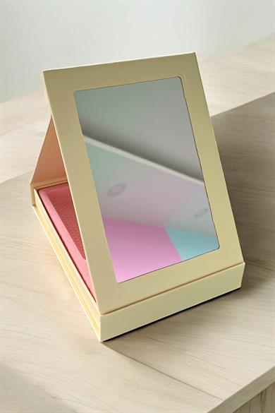 Sarı Renk Ayna Detaylı Takı Organizeri