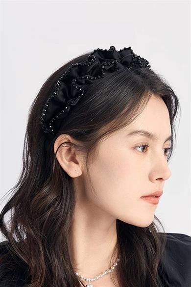 Siyah Renk Boncuk Detaylı Taç