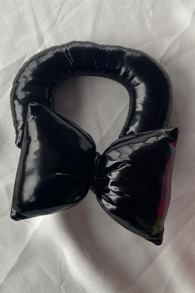 Siyah Renk Fiyonk Figürlü Telefon Aksesuarı