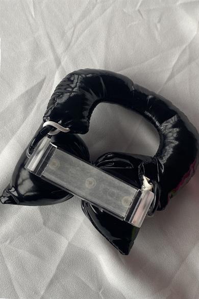 Siyah Renk Fiyonk Figürlü Telefon Aksesuarı