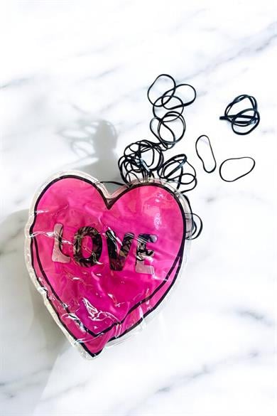 Siyah Renk Kalp Figürlü Perma Paket Lastik Toka