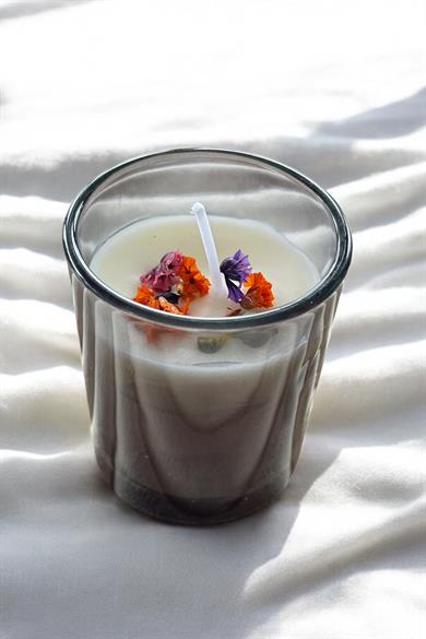 Siyah Renk Kuru Çiçek Detaylı Mum