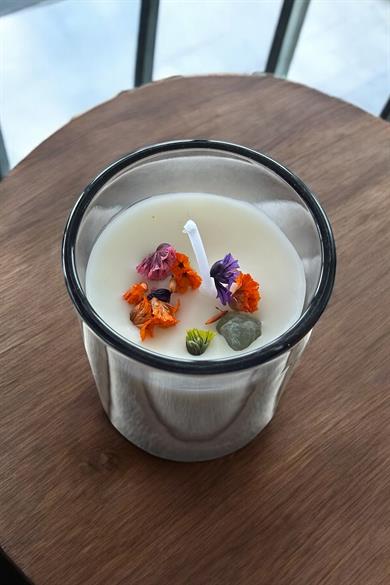 Siyah Renk Kuru Çiçek Detaylı Mum