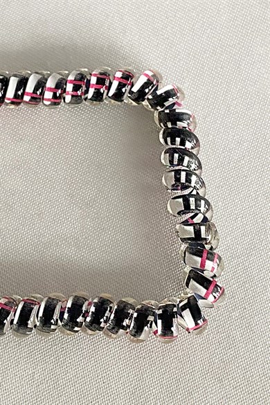 Siyah Renk Pembe Çizgili Helezon Lastik Toka