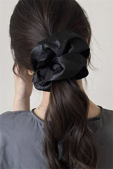 Siyah Renk Saten Simit Toka