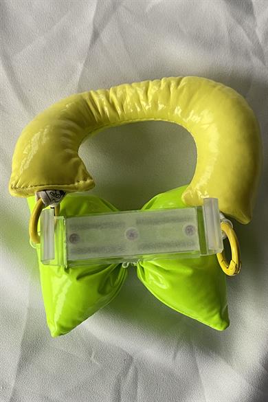 Yeşil Renk Fiyonk Figürlü Telefon Aksesuarı