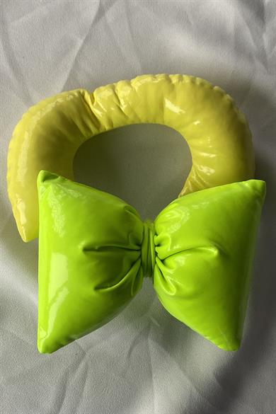 Yeşil Renk Fiyonk Figürlü Telefon Aksesuarı