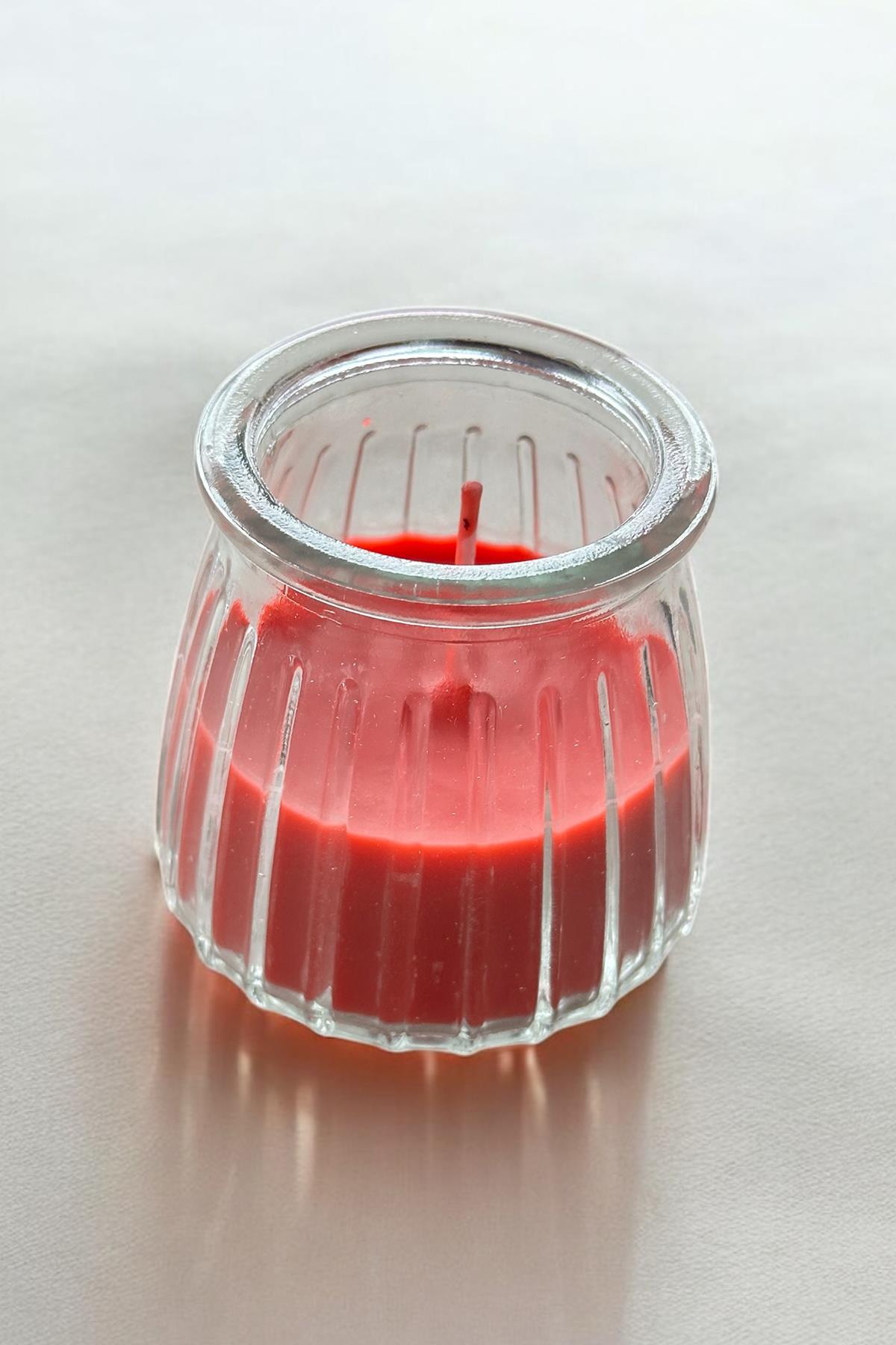  Kırmızı Renk Bardakta Çilek Kokulu Dekoratif Mum