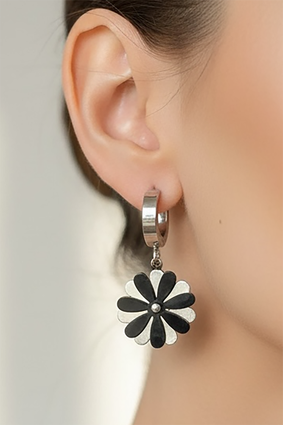 Gümüş Renk Çiçek Figürlü Çelik Küpe (Çift)