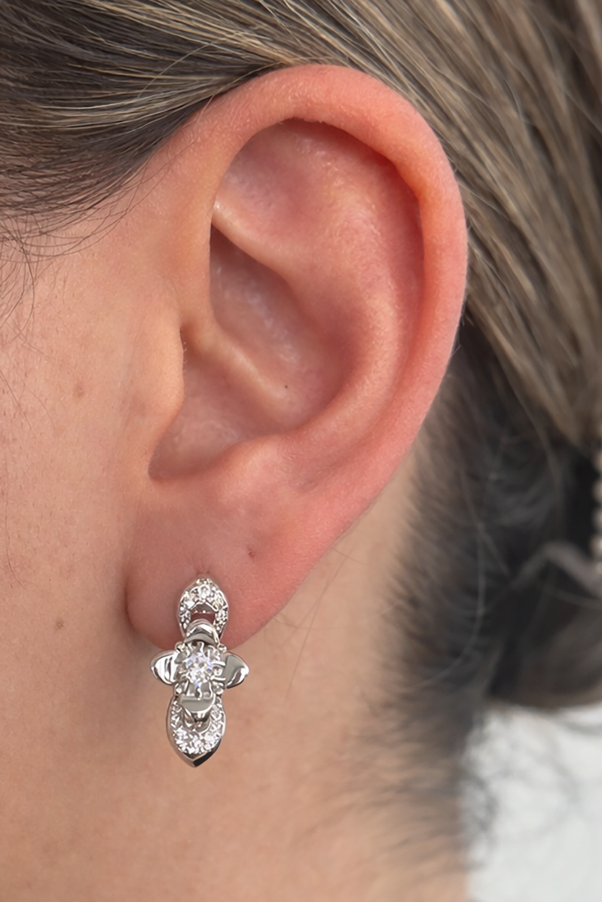 Gümüş Renk Çiçek Figürlü Taşlı 14K Altın Kaplama Tx Küpe (Çift)