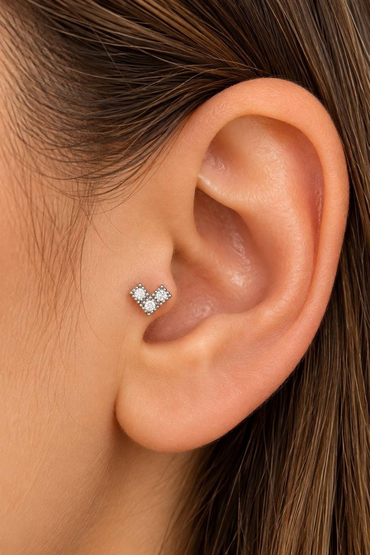 Gümüş Renk Taşlı Cerrahi Çelik Tragus/Kıkırdak Küpe/Piercing (Tek)