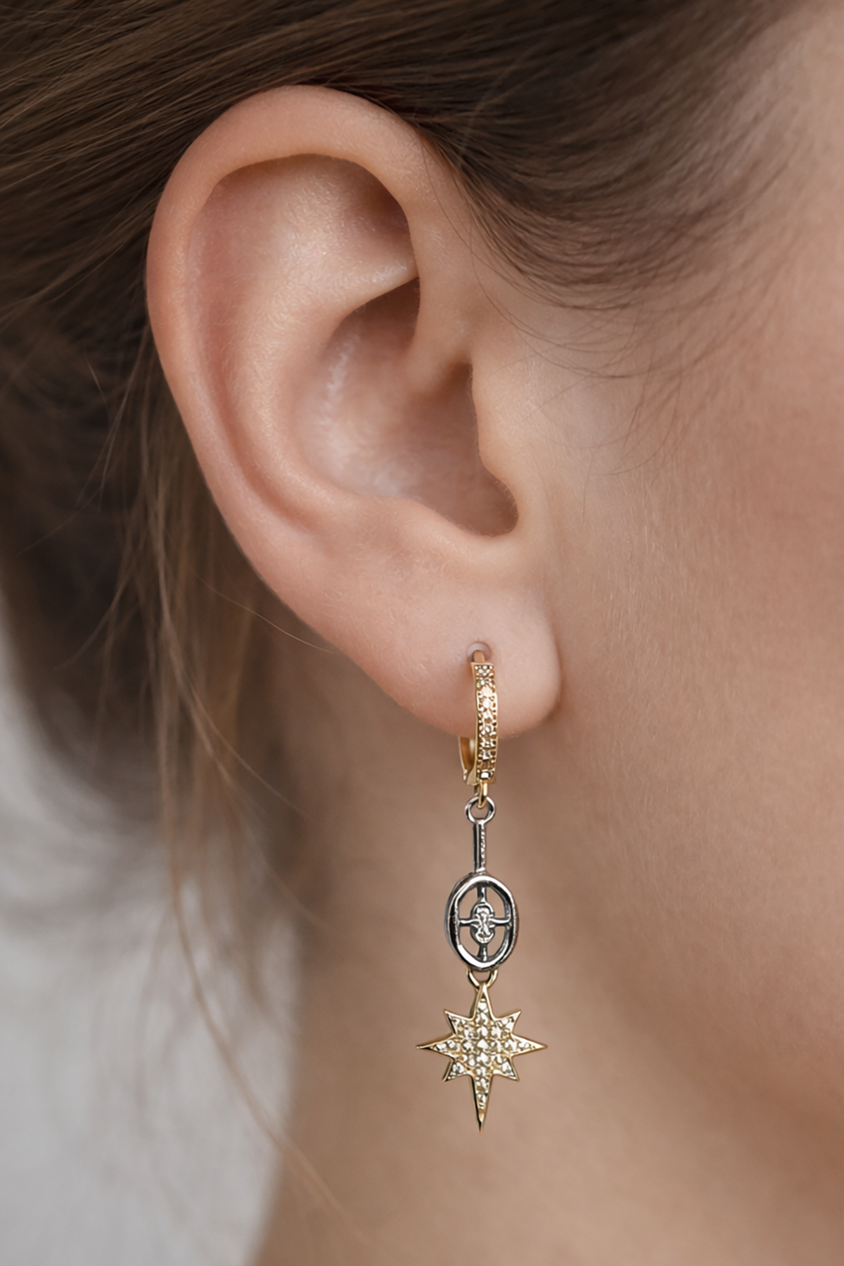 Altın Ve Gümüş Renk Taş Detaylı 14K Altın Kaplama Küpe (Çift)